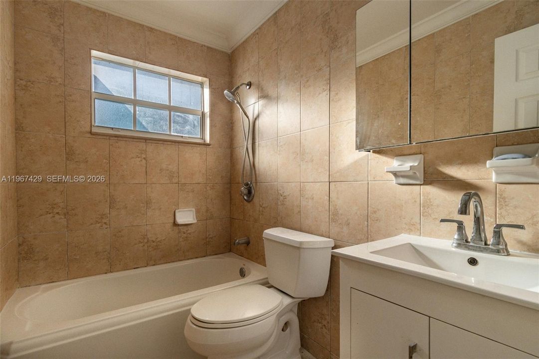 En Venta: $464,900 (3 camas, 2 baños, 1196 Pies cuadrados)