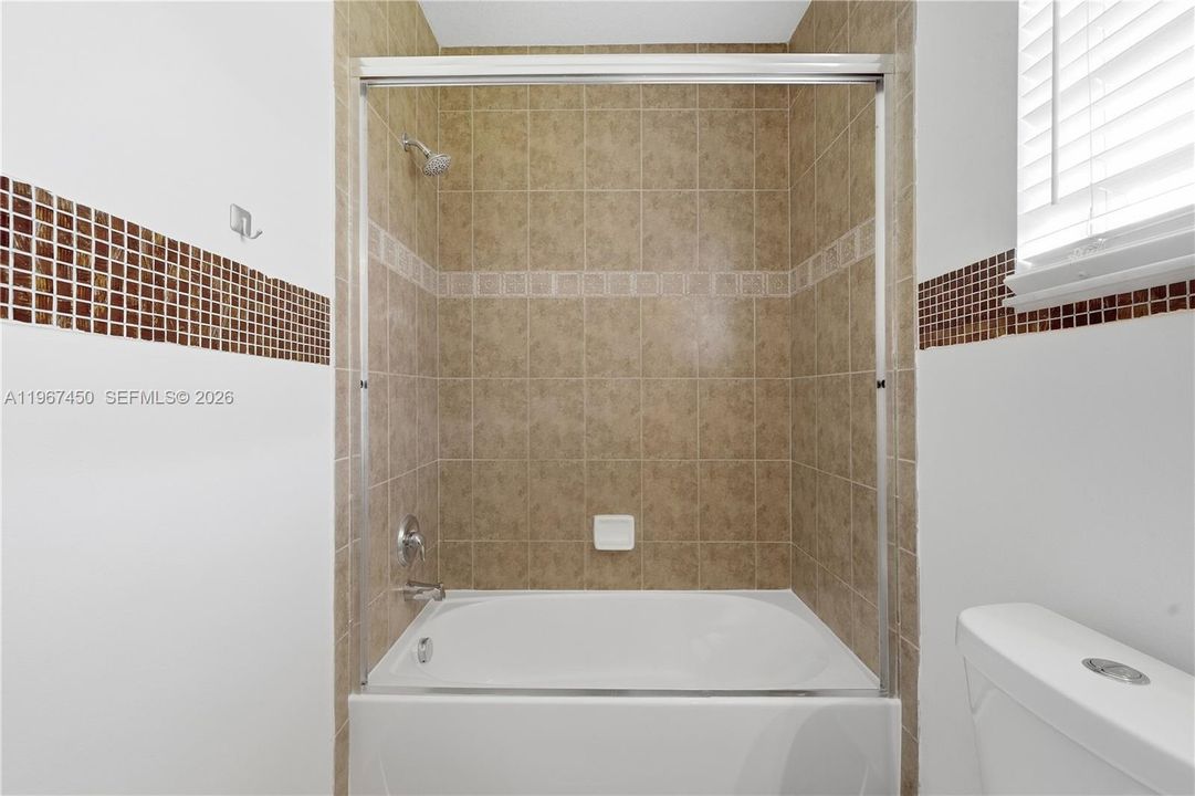 На продажу: $305,000 (4 спален, 2 ванн, 1864 Квадратных фут)