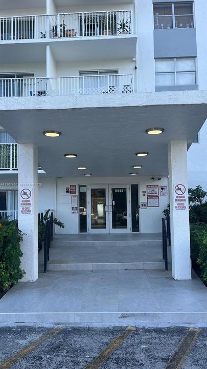 For Sale: $143,000 (1 beds, 1 baths, 658 Square Feet)