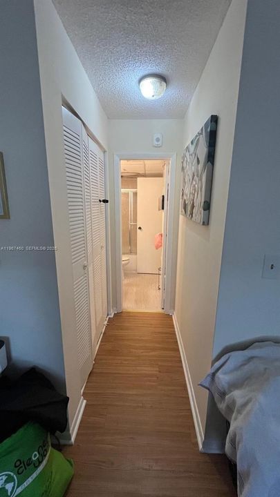 For Sale: $143,000 (1 beds, 1 baths, 658 Square Feet)