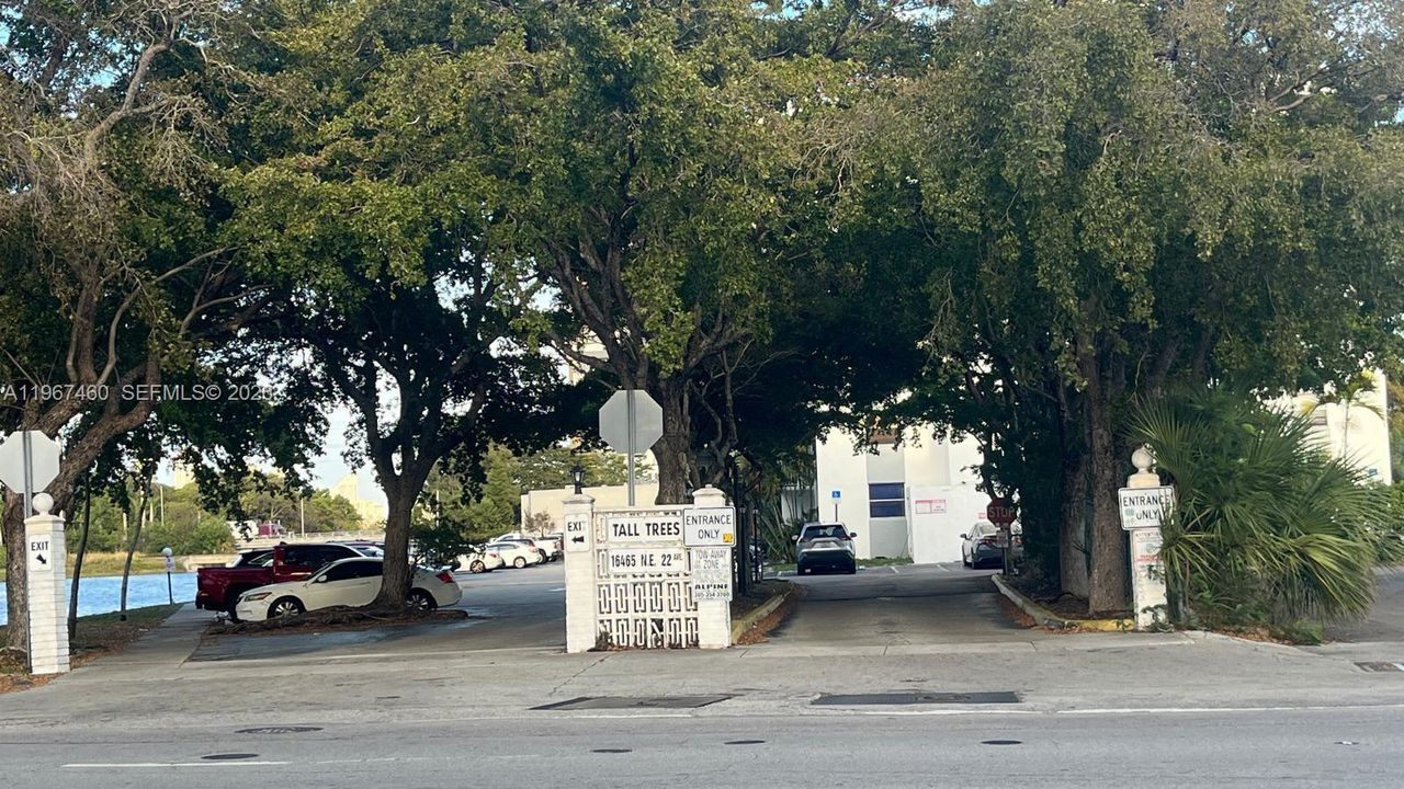 For Sale: $143,000 (1 beds, 1 baths, 658 Square Feet)