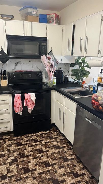 For Sale: $143,000 (1 beds, 1 baths, 658 Square Feet)