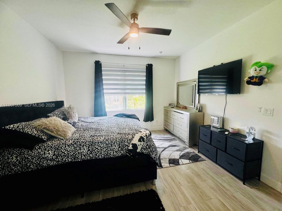Recientemente alquilado: $2,000 (3 camas, 2 baños, 1630 Pies cuadrados)