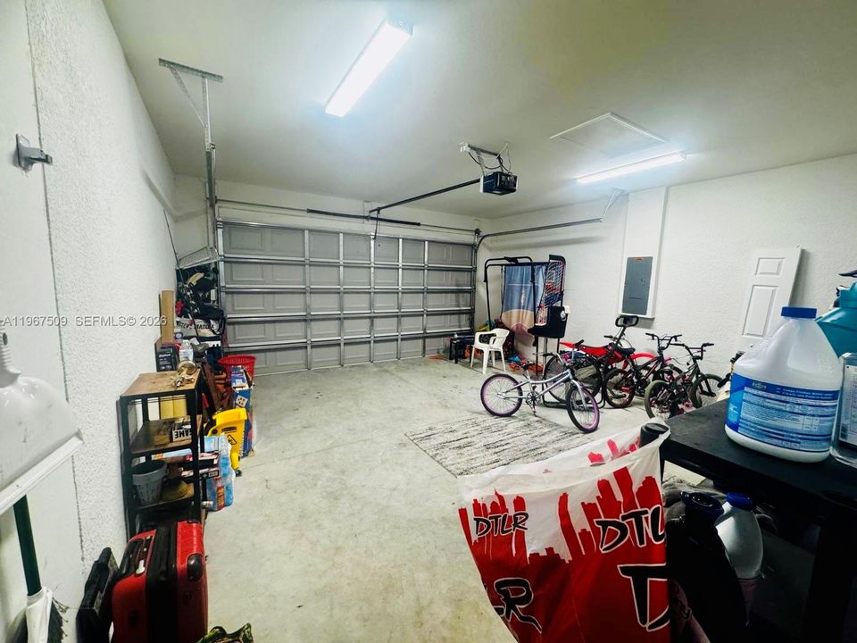 Recientemente alquilado: $2,000 (3 camas, 2 baños, 1630 Pies cuadrados)