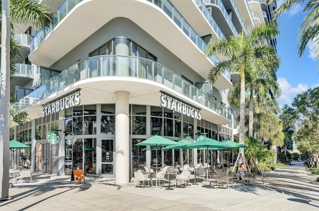 For Sale: $570,000 (1 beds, 2 baths, 725 Square Feet)