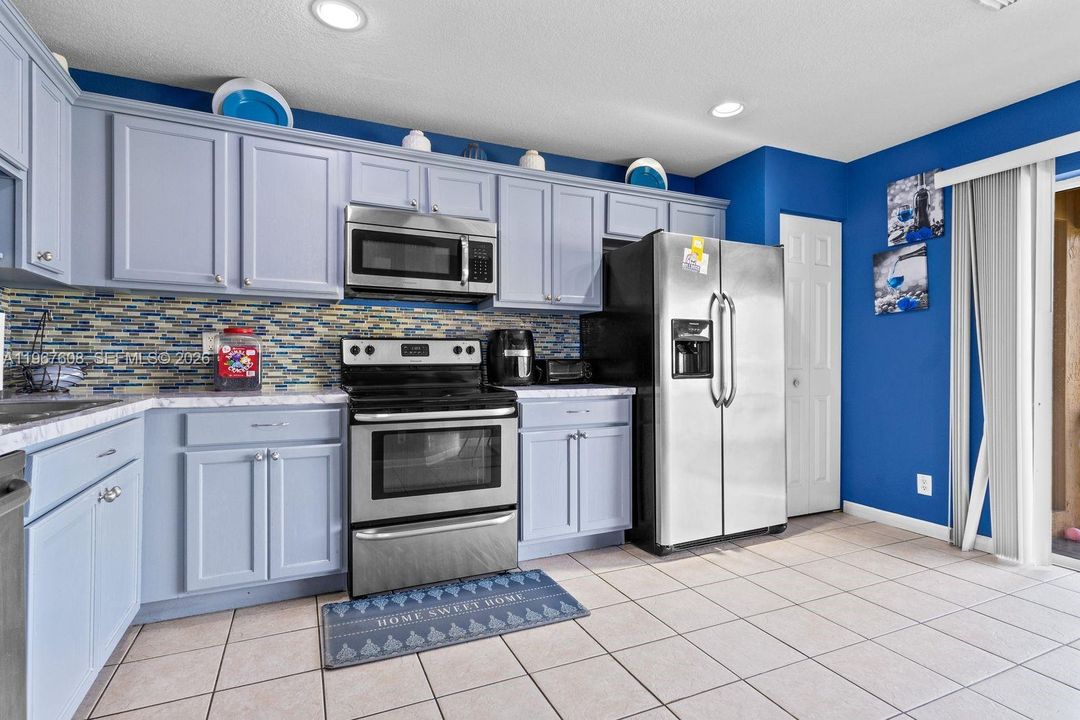 Active With Contract: $379,999 (3 beds, 2 baths, 1627 Square Feet)