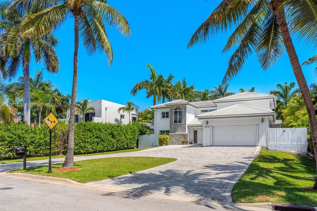 Active With Contract: $4,995,000 (5 beds, 4 baths, 3674 Square Feet)