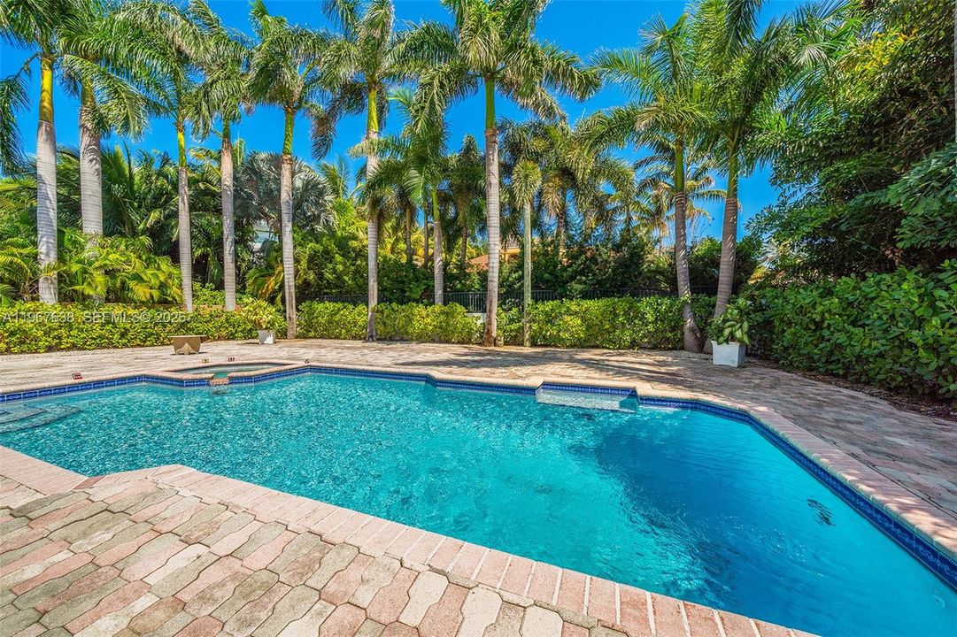 Active With Contract: $4,995,000 (5 beds, 4 baths, 3674 Square Feet)