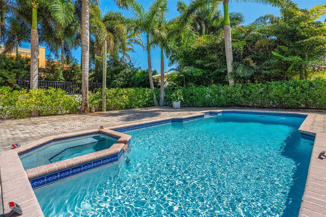 Active With Contract: $4,995,000 (5 beds, 4 baths, 3674 Square Feet)