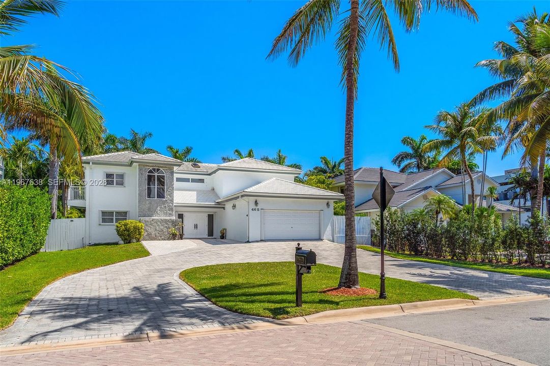 Active With Contract: $4,995,000 (5 beds, 4 baths, 3674 Square Feet)