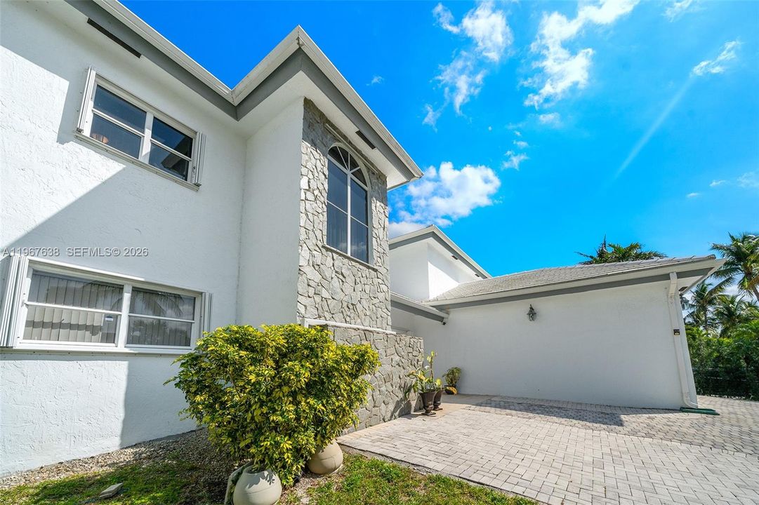 Active With Contract: $4,995,000 (5 beds, 4 baths, 3674 Square Feet)