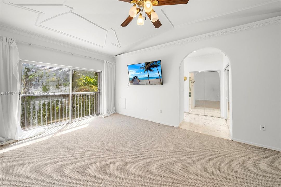 Active With Contract: $4,995,000 (5 beds, 4 baths, 3674 Square Feet)