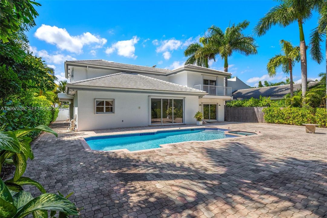 Active With Contract: $4,995,000 (5 beds, 4 baths, 3674 Square Feet)