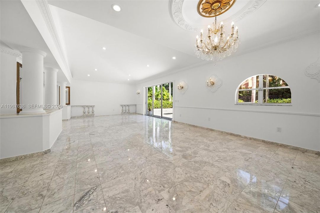 Active With Contract: $4,995,000 (5 beds, 4 baths, 3674 Square Feet)