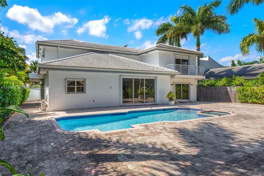 Active With Contract: $4,995,000 (5 beds, 4 baths, 3674 Square Feet)