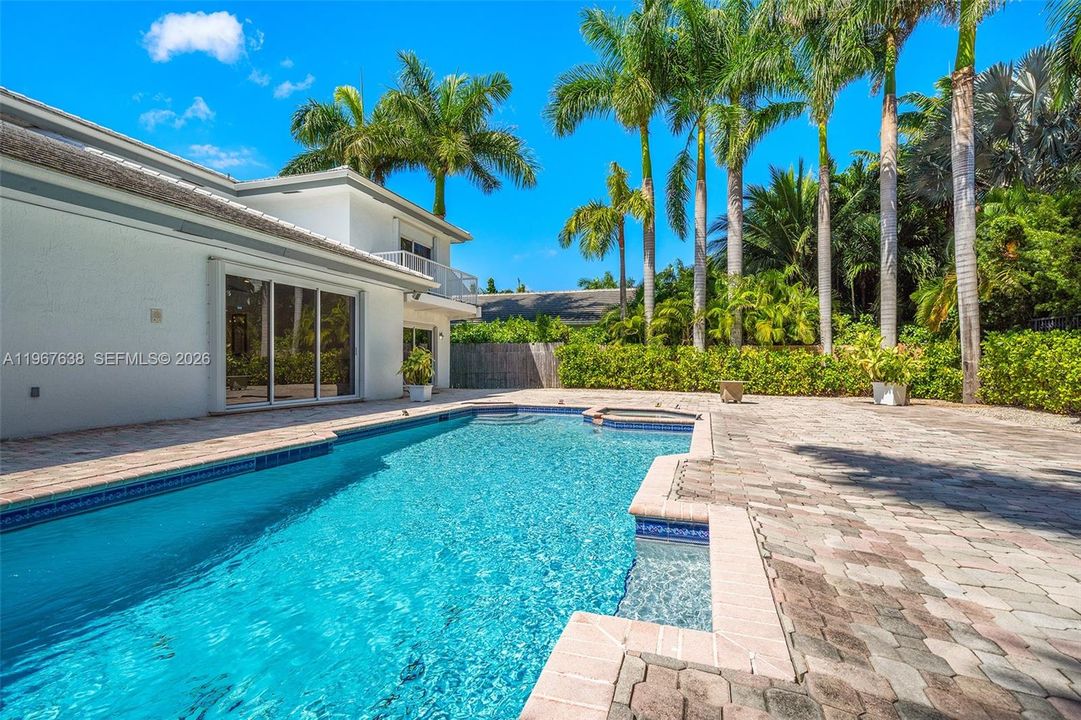Active With Contract: $4,995,000 (5 beds, 4 baths, 3674 Square Feet)
