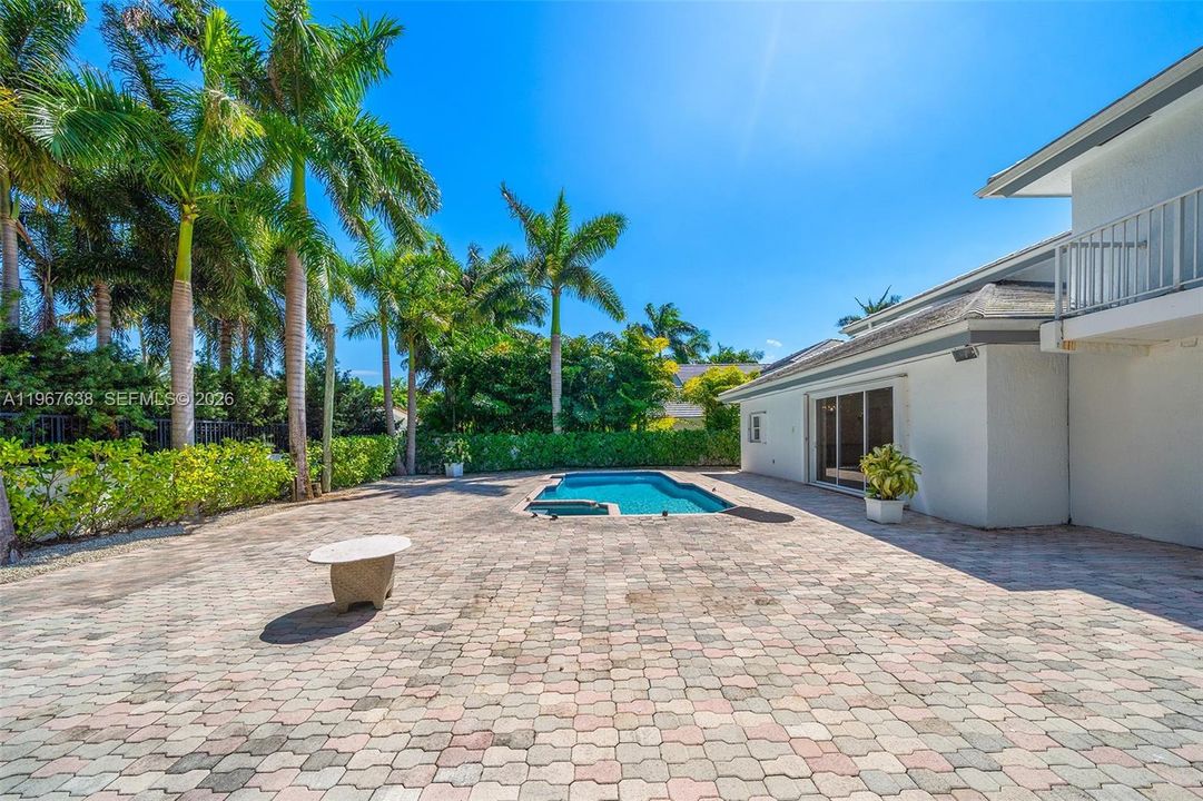 Active With Contract: $4,995,000 (5 beds, 4 baths, 3674 Square Feet)
