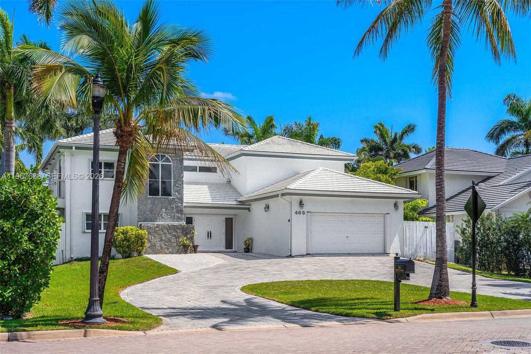 Active With Contract: $4,995,000 (5 beds, 4 baths, 3674 Square Feet)