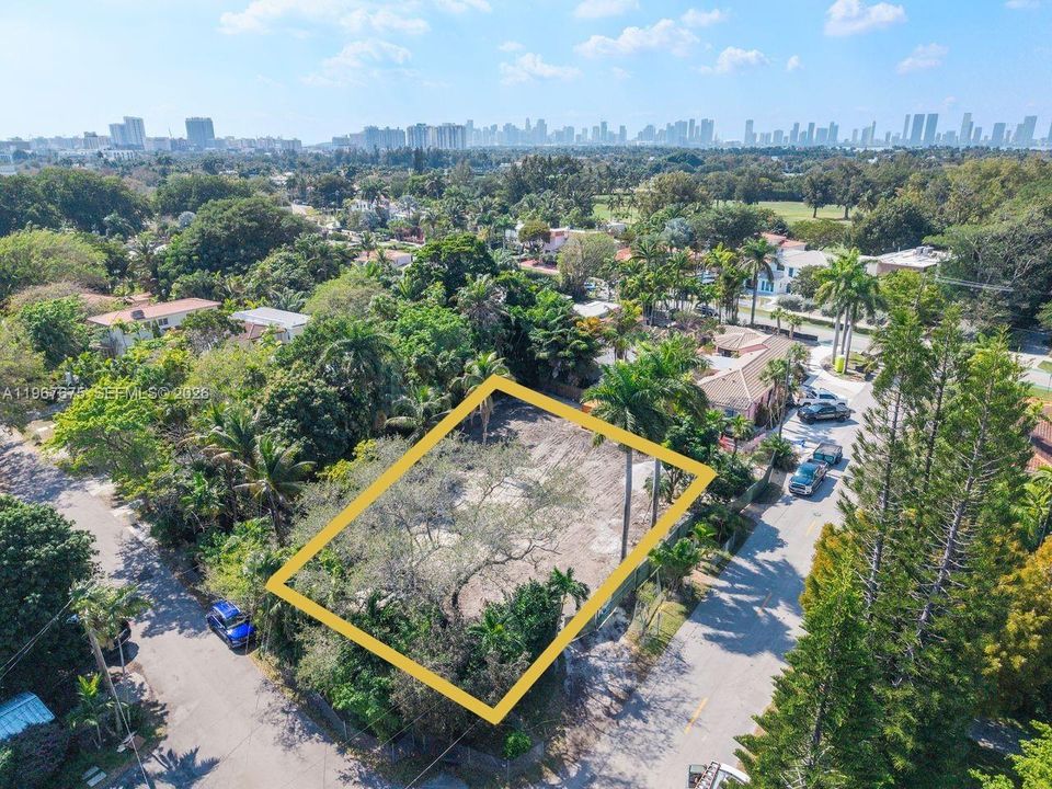 На продажу: $5,250,000 (0.32 acres)