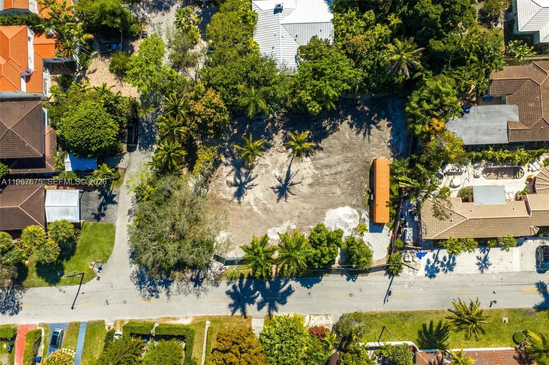 На продажу: $5,250,000 (0.32 acres)