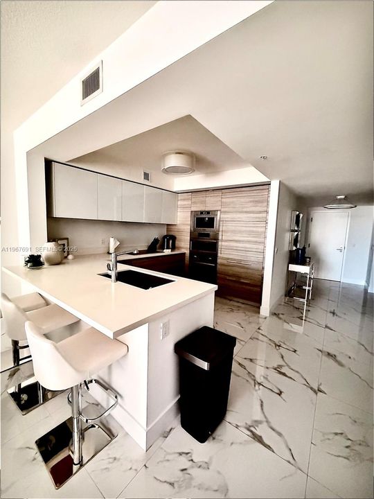 Active With Contract: $1,200,000 (2 beds, 3 baths, 1524 Square Feet)