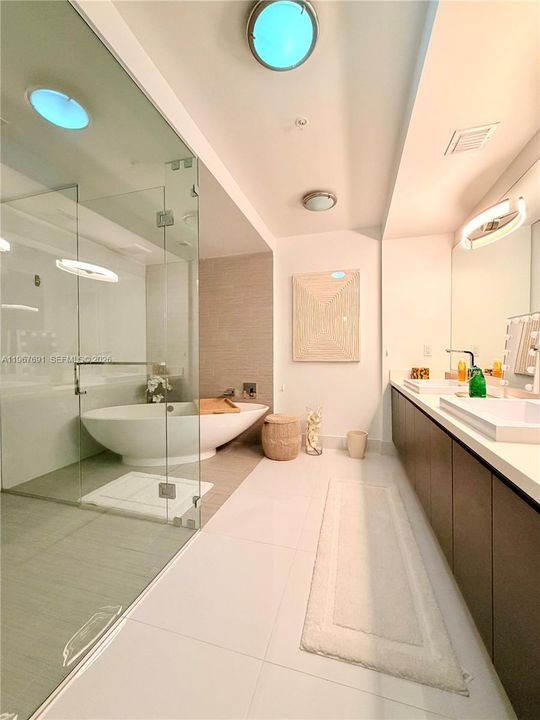 Active With Contract: $1,200,000 (2 beds, 3 baths, 1524 Square Feet)