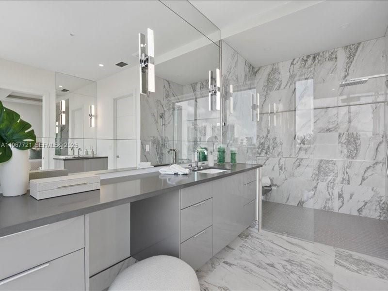 En Venta: $2,750,000 (4 camas, 4 baños, 3516 Pies cuadrados)