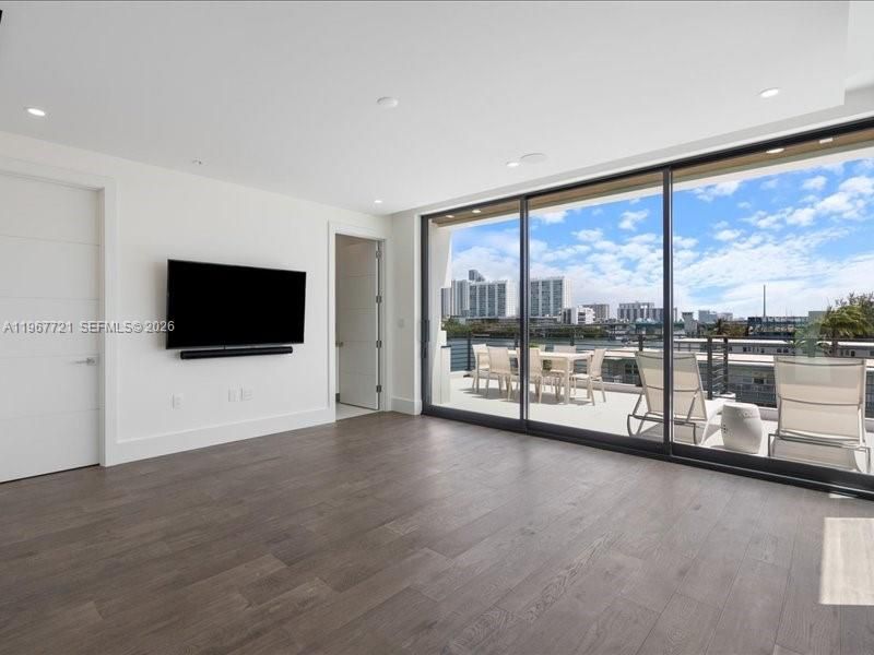 En Venta: $2,750,000 (4 camas, 4 baños, 3516 Pies cuadrados)