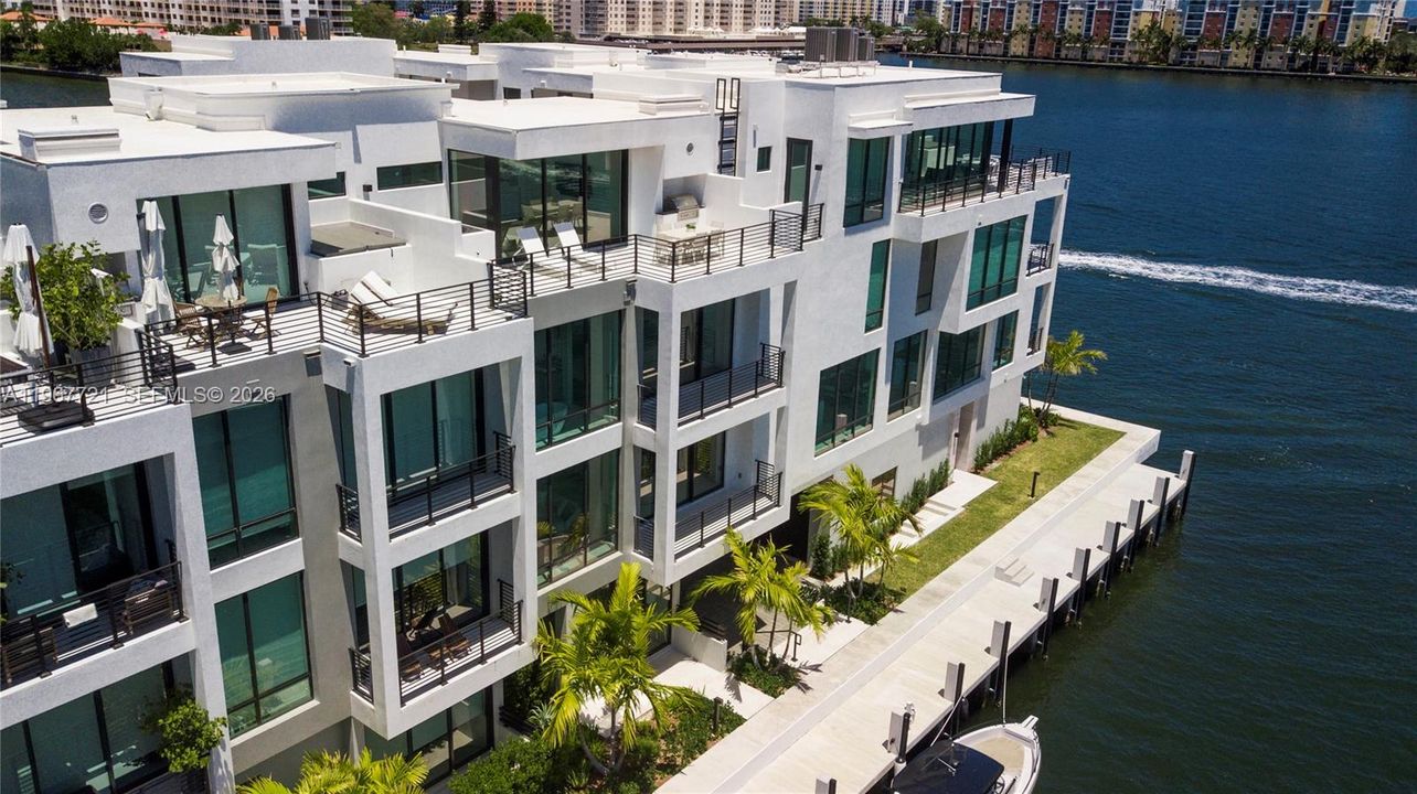 En Venta: $2,750,000 (4 camas, 4 baños, 3516 Pies cuadrados)
