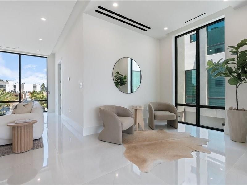 En Venta: $2,750,000 (4 camas, 4 baños, 3516 Pies cuadrados)