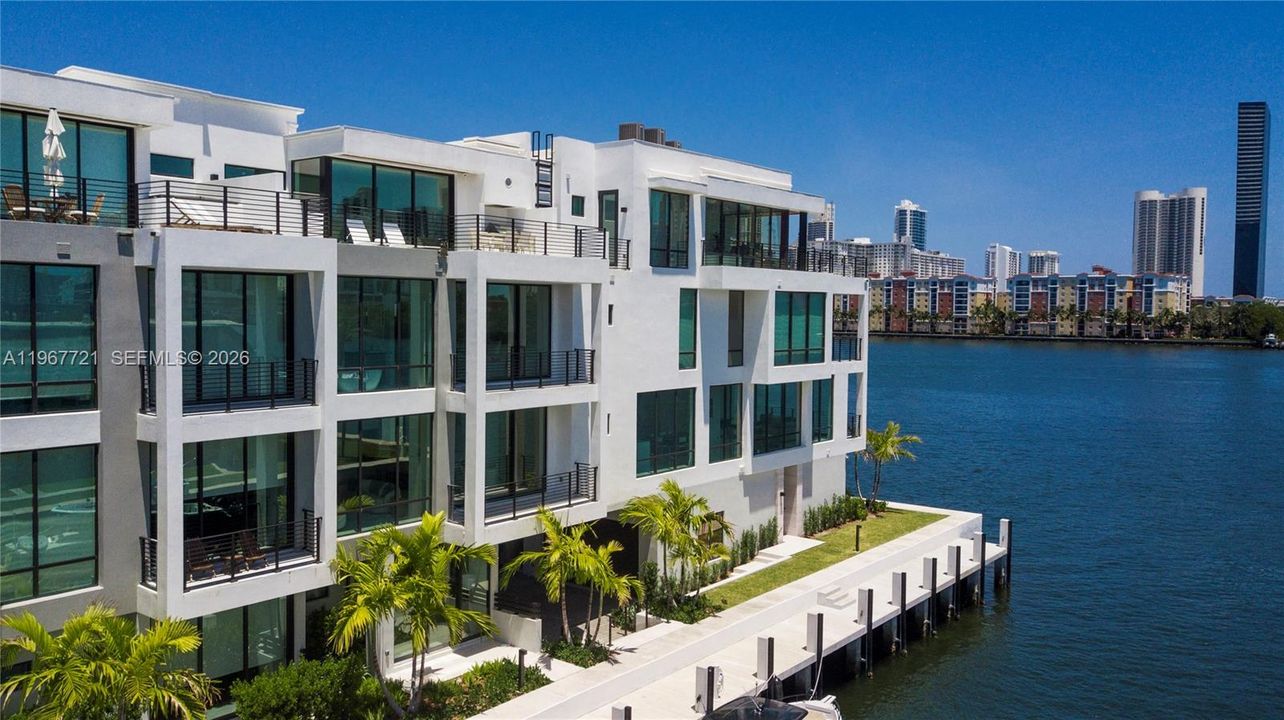 En Venta: $2,750,000 (4 camas, 4 baños, 3516 Pies cuadrados)