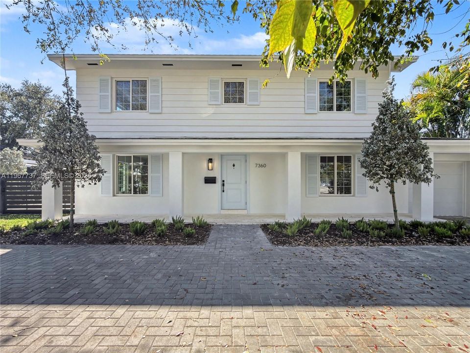 En Venta: $1,995,000 (4 camas, 3 baños, 2372 Pies cuadrados)