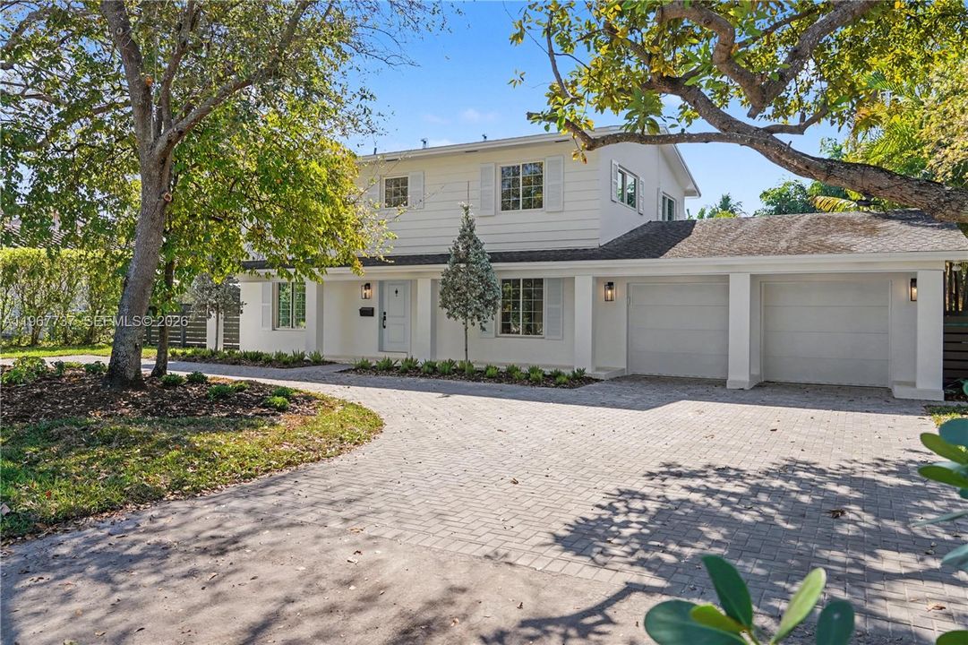 En Venta: $1,995,000 (4 camas, 3 baños, 2372 Pies cuadrados)