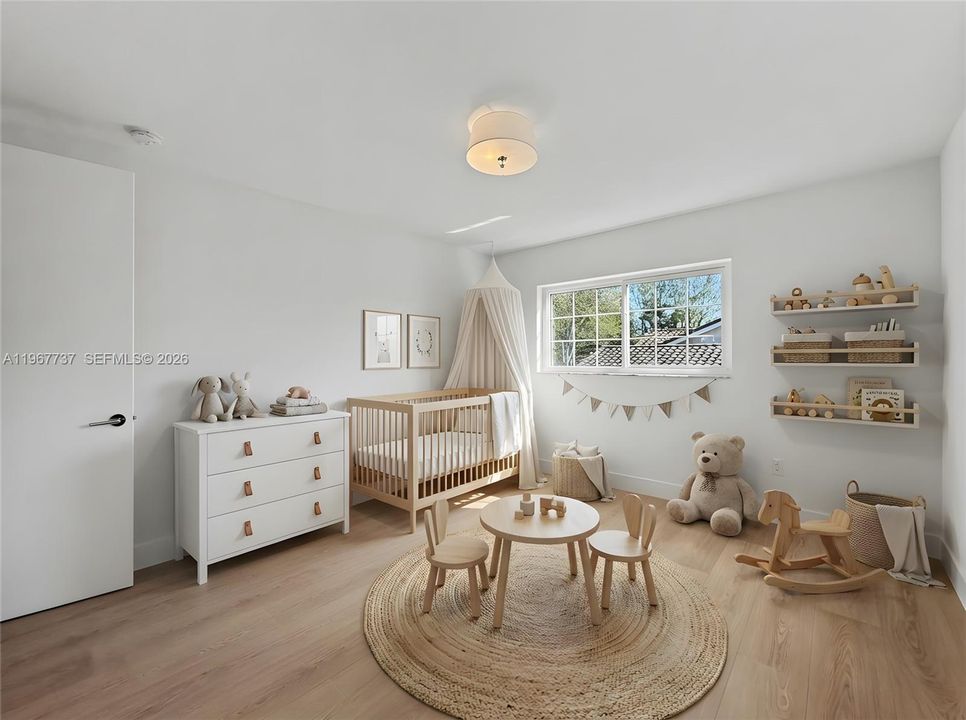 En Venta: $1,995,000 (4 camas, 3 baños, 2372 Pies cuadrados)