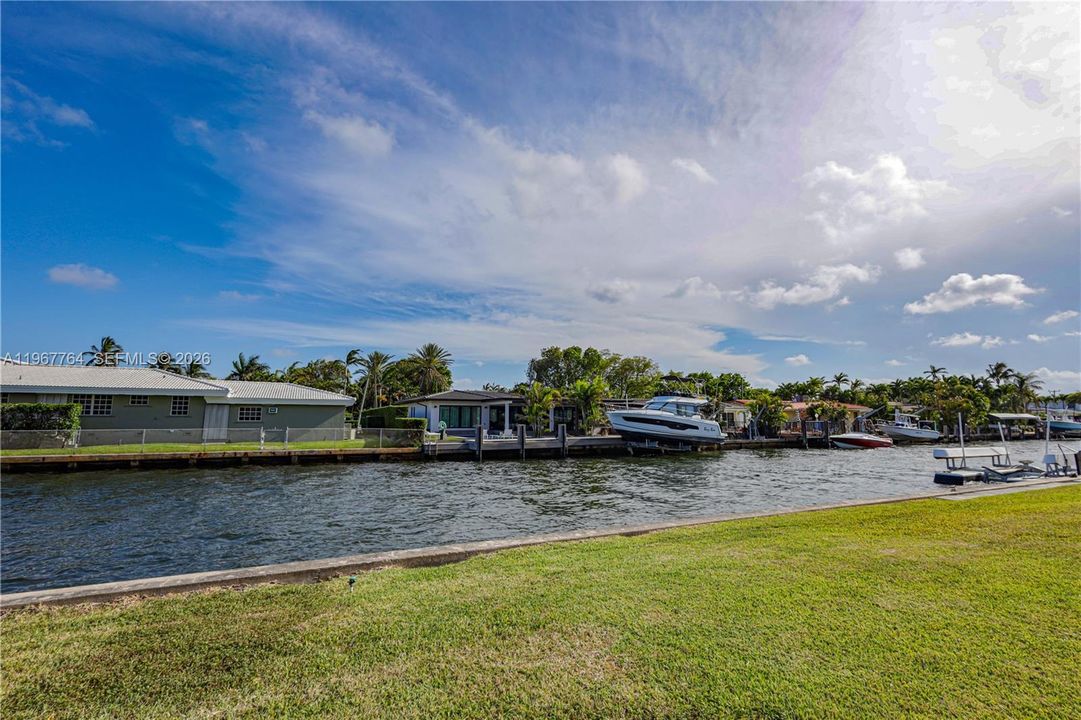 For Sale: $310,000 (2 beds, 2 baths, 1154 Square Feet)