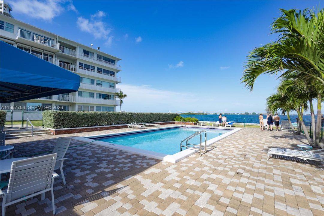For Sale: $310,000 (2 beds, 2 baths, 1154 Square Feet)
