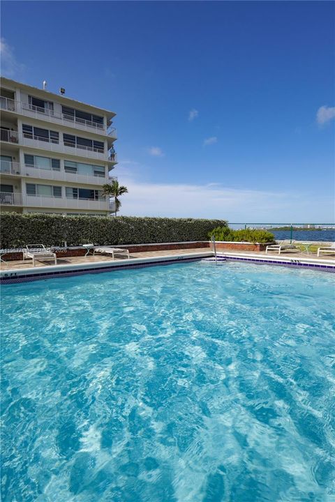 For Sale: $310,000 (2 beds, 2 baths, 1154 Square Feet)