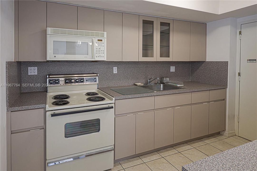 For Sale: $310,000 (2 beds, 2 baths, 1154 Square Feet)