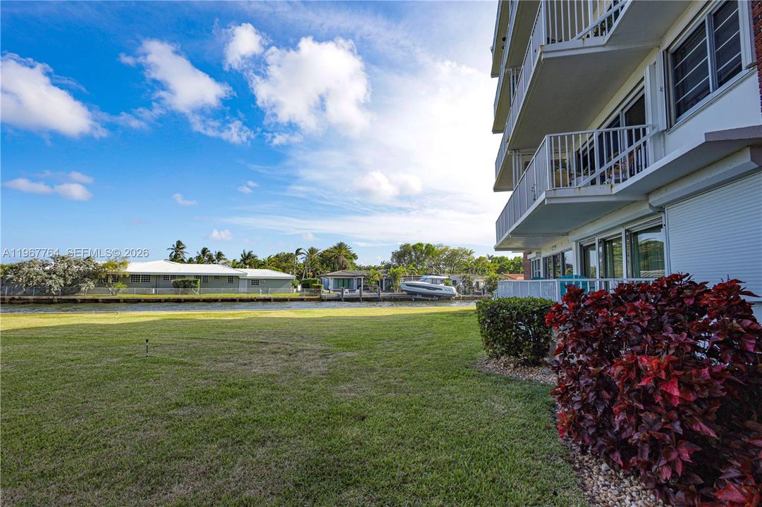 For Sale: $310,000 (2 beds, 2 baths, 1154 Square Feet)