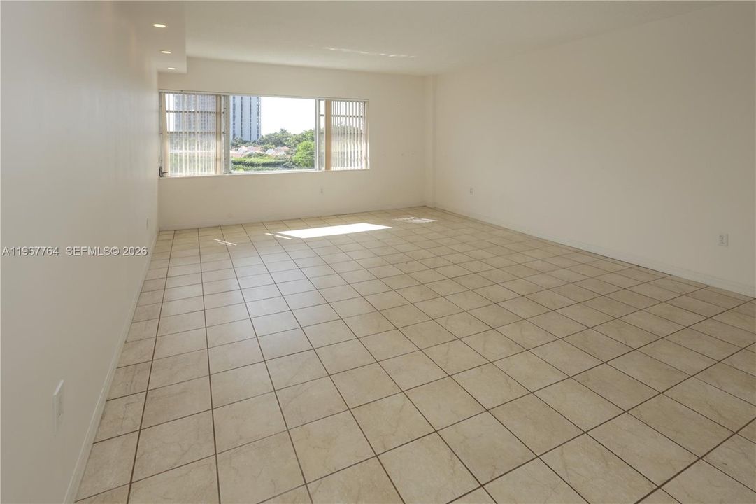 For Sale: $310,000 (2 beds, 2 baths, 1154 Square Feet)