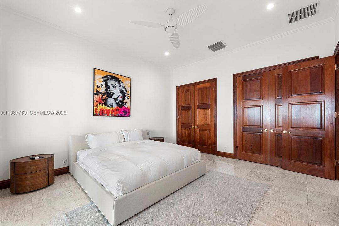 В аренду: $85,000 (5 спален, 5 ванн, 6090 Квадратных фут)