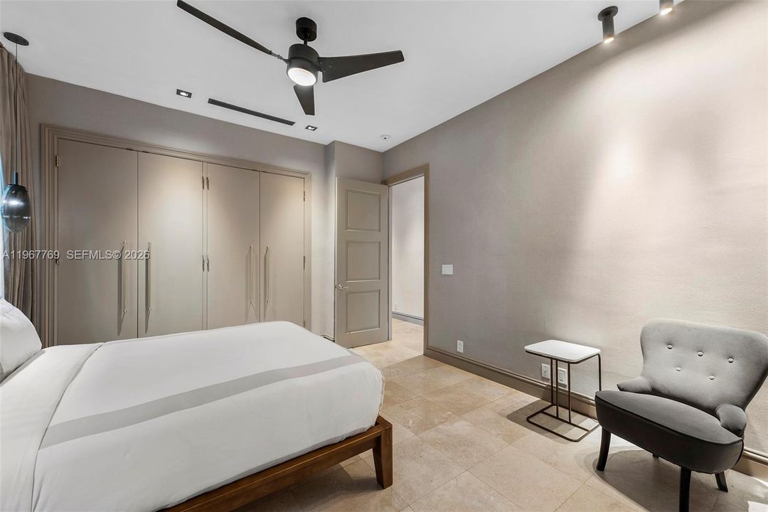 В аренду: $85,000 (5 спален, 5 ванн, 6090 Квадратных фут)