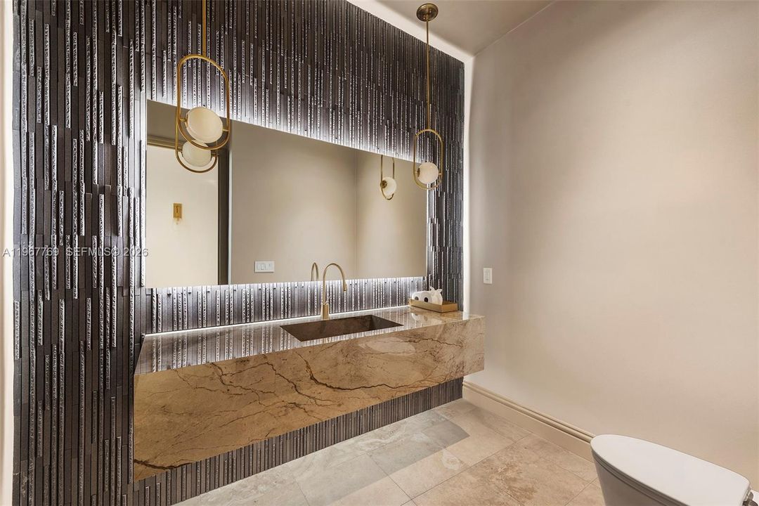 В аренду: $85,000 (5 спален, 5 ванн, 6090 Квадратных фут)