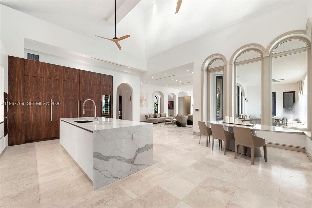В аренду: $85,000 (5 спален, 5 ванн, 6090 Квадратных фут)