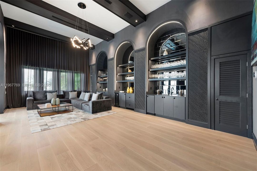 В аренду: $85,000 (5 спален, 5 ванн, 6090 Квадратных фут)