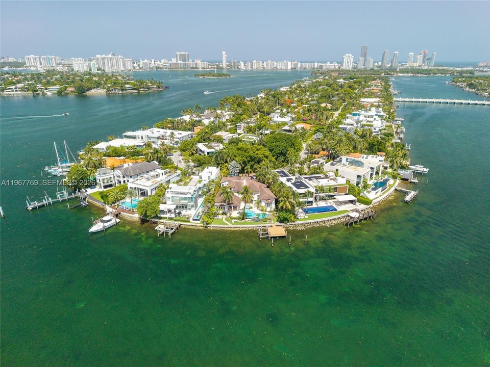 В аренду: $78,000 (5 спален, 5 ванн, 6090 Квадратных фут)