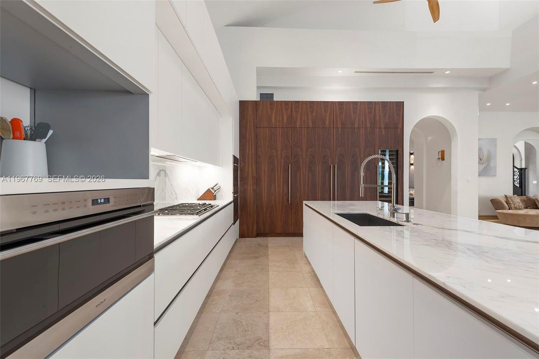 В аренду: $85,000 (5 спален, 5 ванн, 6090 Квадратных фут)