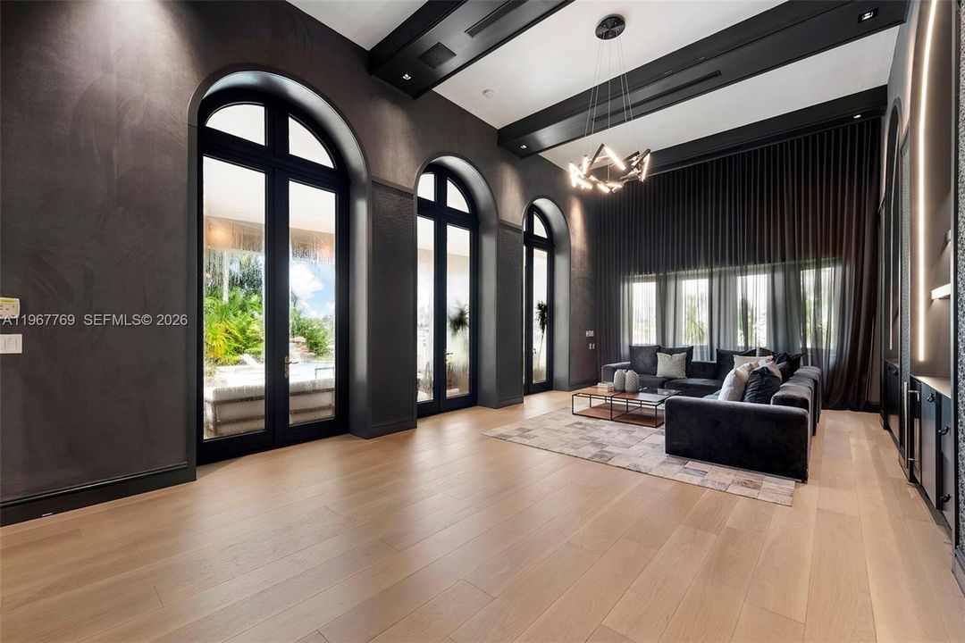 В аренду: $85,000 (5 спален, 5 ванн, 6090 Квадратных фут)