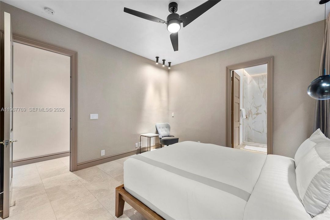 В аренду: $85,000 (5 спален, 5 ванн, 6090 Квадратных фут)