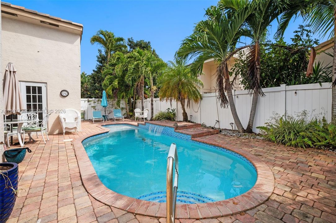 For Sale: $650,000 (3 beds, 2 baths, 1678 Square Feet)